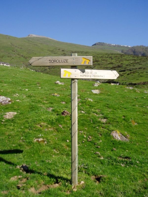 Azpegiko megalitoen ibilbideko seinaleak