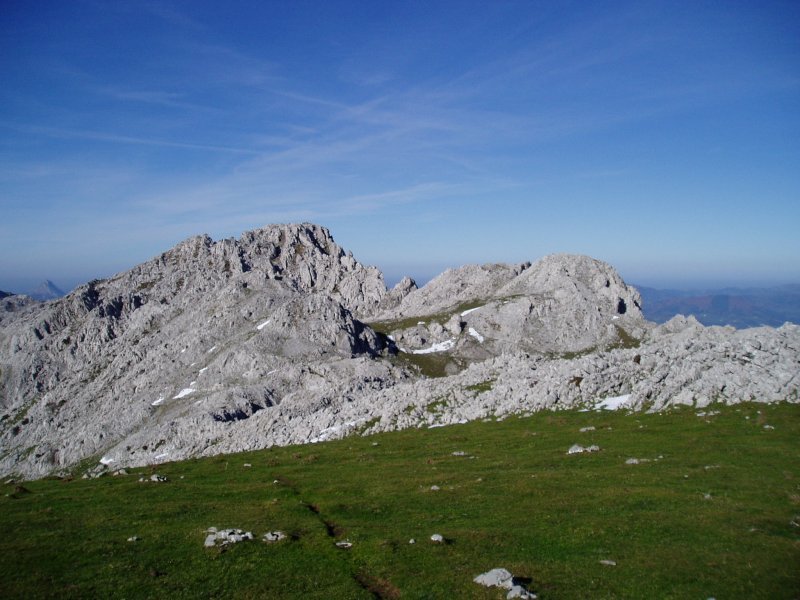 Andraitz eta Kantuzulueta Lugaitzeko lepotik ikusita