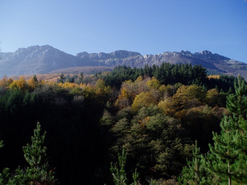 Aitxuri, Arbelaitz eta Andraitz Zegamako geralekutik igotzen den bidetik ikusita