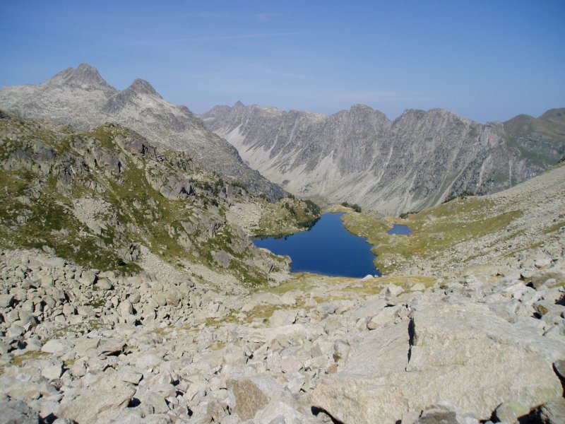 Tossau de Mar, Rius mendikatea eta Cap deth Pòrth aintzira Oelhacrestada lepora igotzen den bidetik ikusita