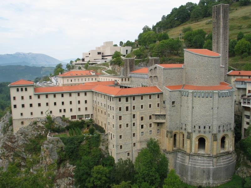 Arantzazuko santutegia Sindika ostatutik ikusita