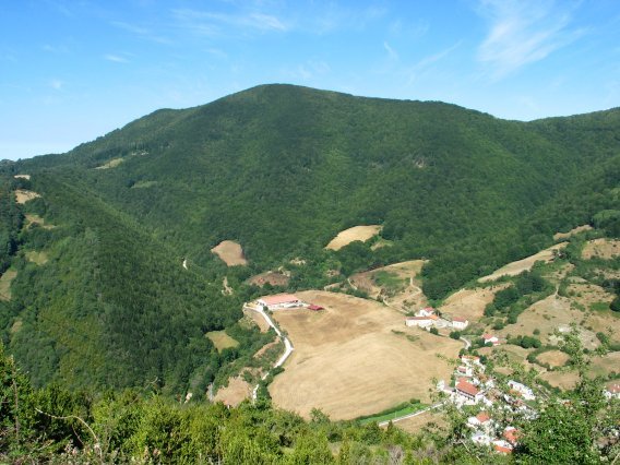 Iretako Gain aldetik ikusita, Zilbeti oinean duela