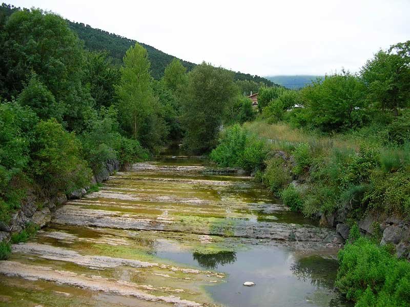 Cruzamos el r?o Izoria.