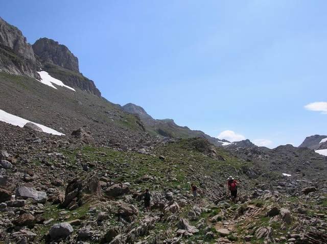 Pedriza bajo el Budogia, al fodo Hiru erregeen mahaia