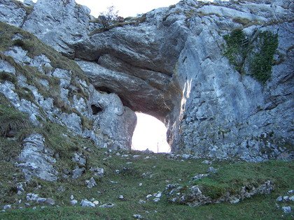 Cerca del lekanda esta el ojo de atxular