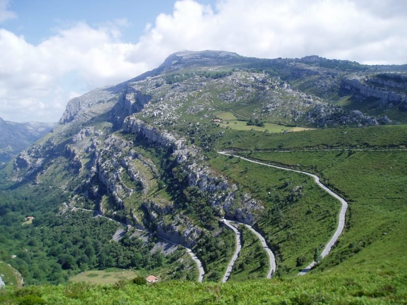 As?n mendatetik ikusita