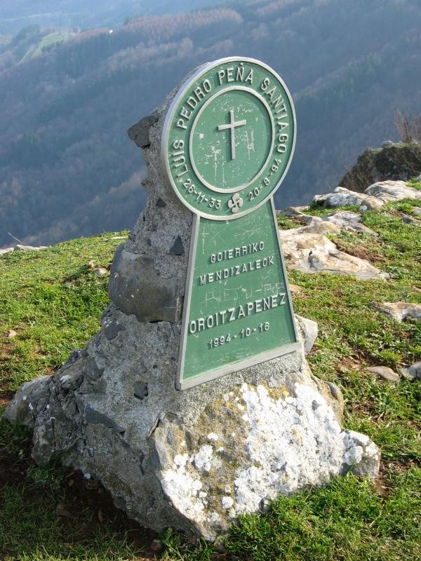 Luis Pedro Peña Santiagoren oroigarria tontorrean