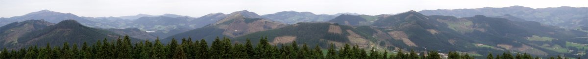 Iparraldera ikuspegi zabala tontorretik