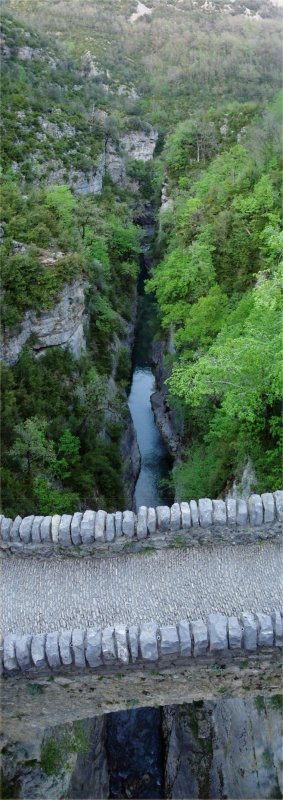 San Úrbezeko zubia Bellós errekaren gainean
