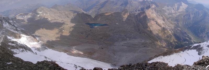 Monte Perdido eta Cilindro arteko lepotik Marboré-ko lakurako ikuspegia