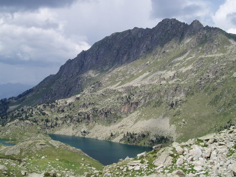 Obago aintzira eta Tuc Gran de Sendrosa hegoaldetik ikusita