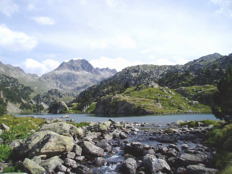 Long aintzira eta Tuc de Ratera