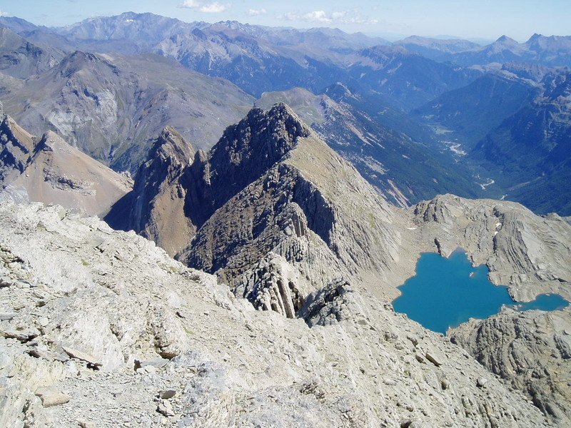 Mendebaldetik ikusita, Astazou Handitik
