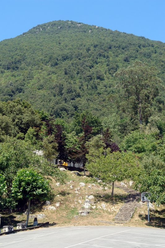 Basondoko aparkaletik ikusita