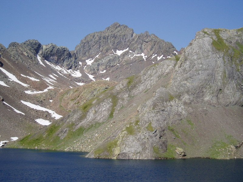 Ipar-ekialdetik ikusita, Pecicoko beheko urtegitik