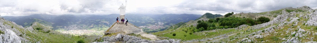 Inazio Donea Loiolara begira