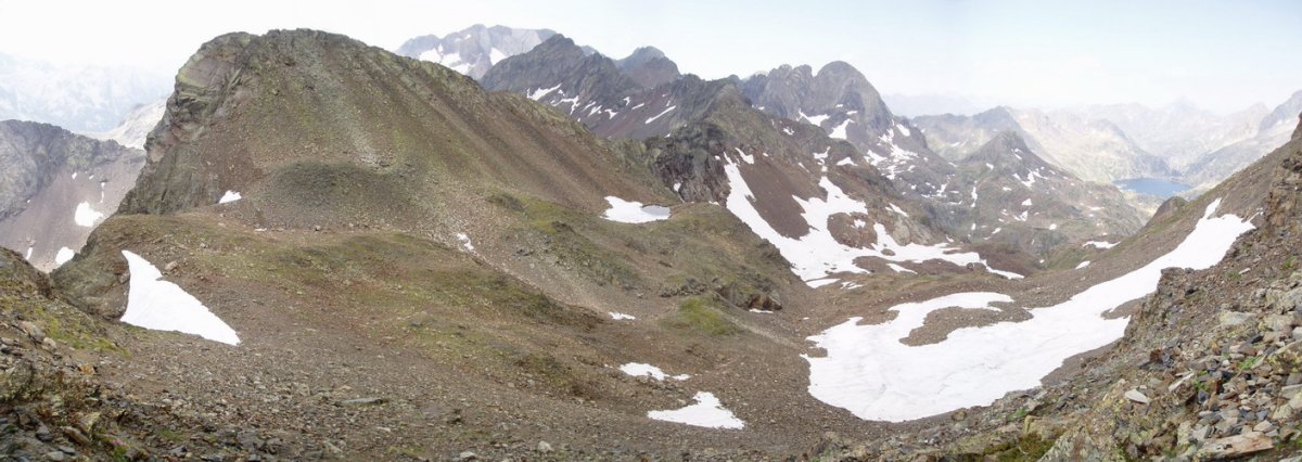 Hegoaldeko lepotik igotzen den bidetik hego-mendebaldera ikuspegia