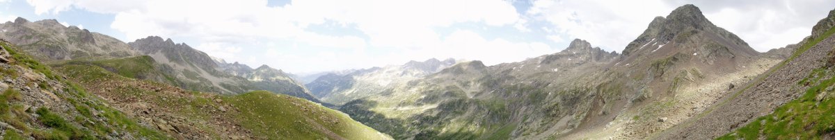 Fachako lepoa Panticosako portuarekin lotuz Gran Facha inguratzen duen bidetik ipar-ekialdera ikuspegia