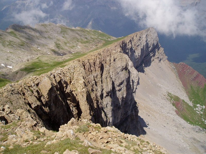 Iparraldeko hormak tontorretik ikusita