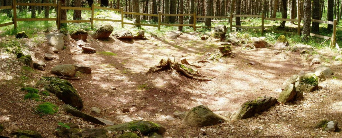 La Corona de los Muertos aztarnategia