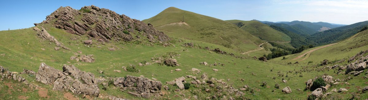 Zirolako harria eta Egurtegi atzean