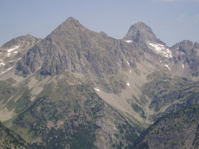 Arriel eta Palas Foratatako mendebaldeko tontorretik ikusita, hegoaldetik