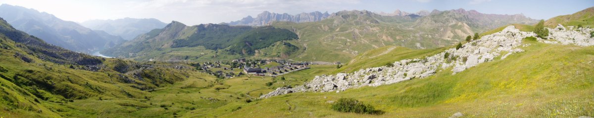 Formigaletik Foratata igotzen den bidetik hegoaldera ikuspegia