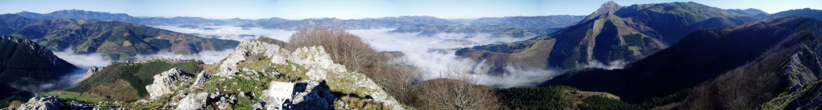 Intzartzuko tontorretik ikuspegi zabala