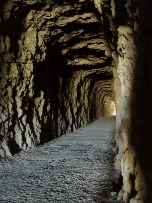 Trenbidearen tuneletako bat