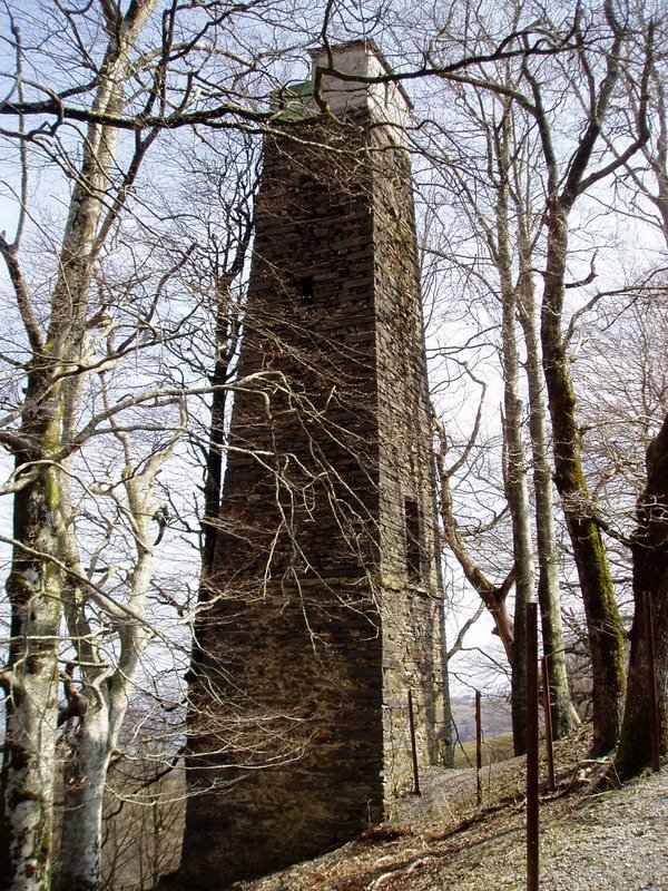 Etxalarko usategietako dorre bat