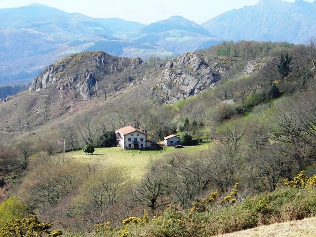   Artalurra  baserria , Landagaintatik 