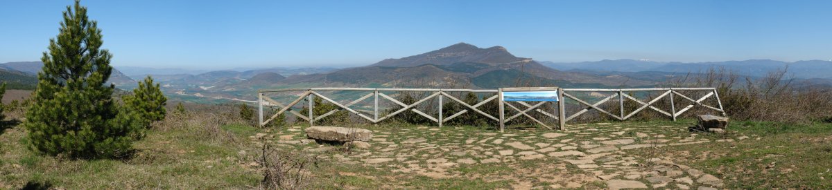 Cuatromugas begiratokia, Ekialdean