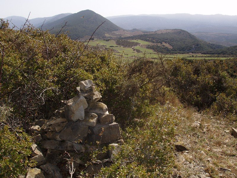 Ugarrako gailurra, atzean Idokorri