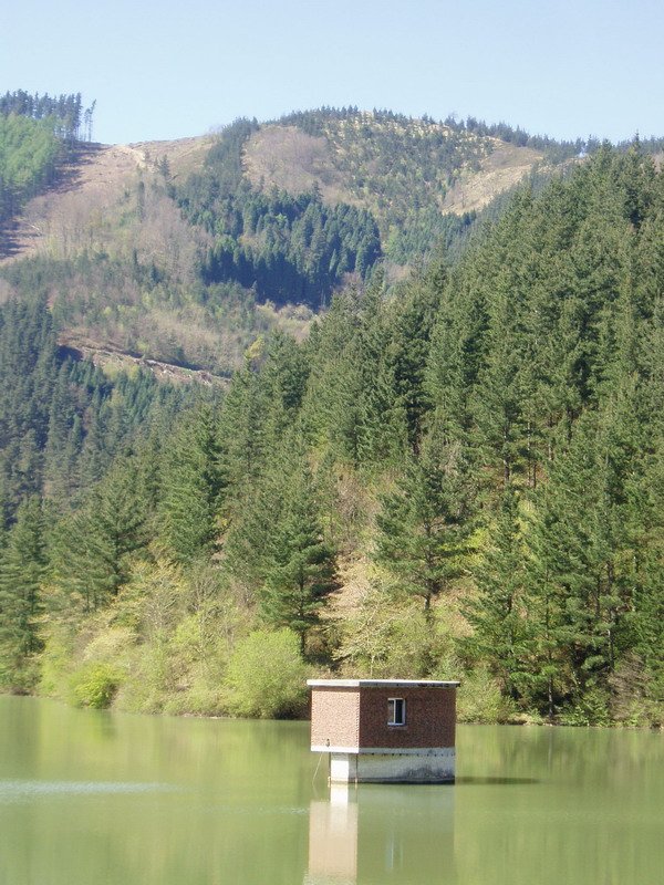 Aixola urtegitik ikusita