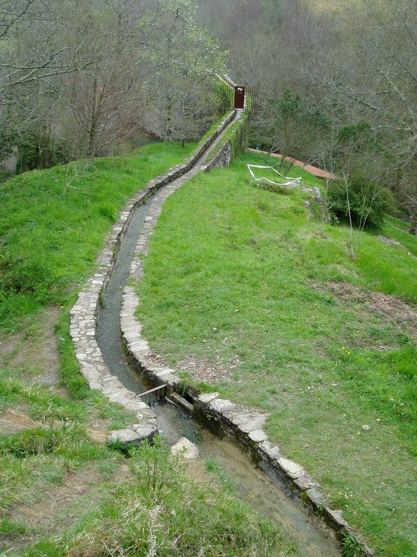 Agorregiko burdinolaren ubide bat