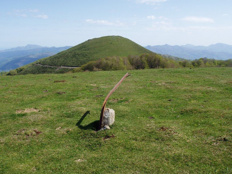 Putzutekogañeko (1062m) gailurra eta Txaruta