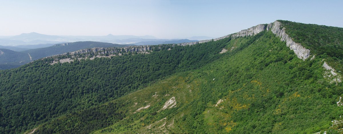 Larrogain eta Aramaia Aintzioako haitzetatik