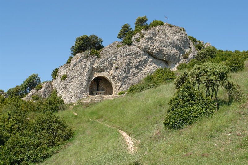 Harpe batean egindako ermita, San Cipriano ermitaren inguruan.