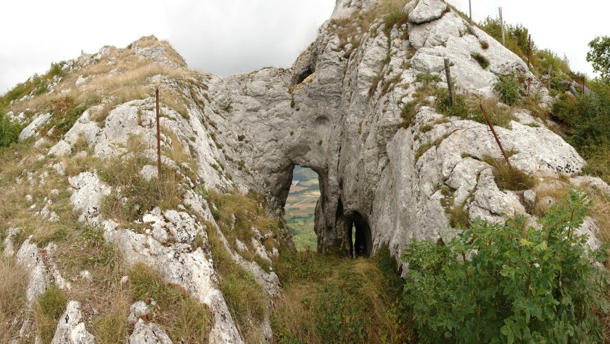 Tontorren arteko zuloa