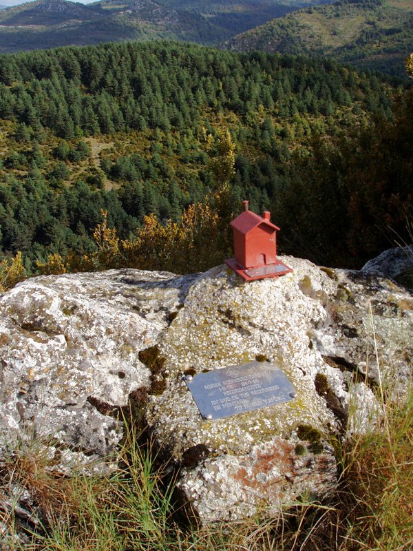 Larrekiko txartelontzia