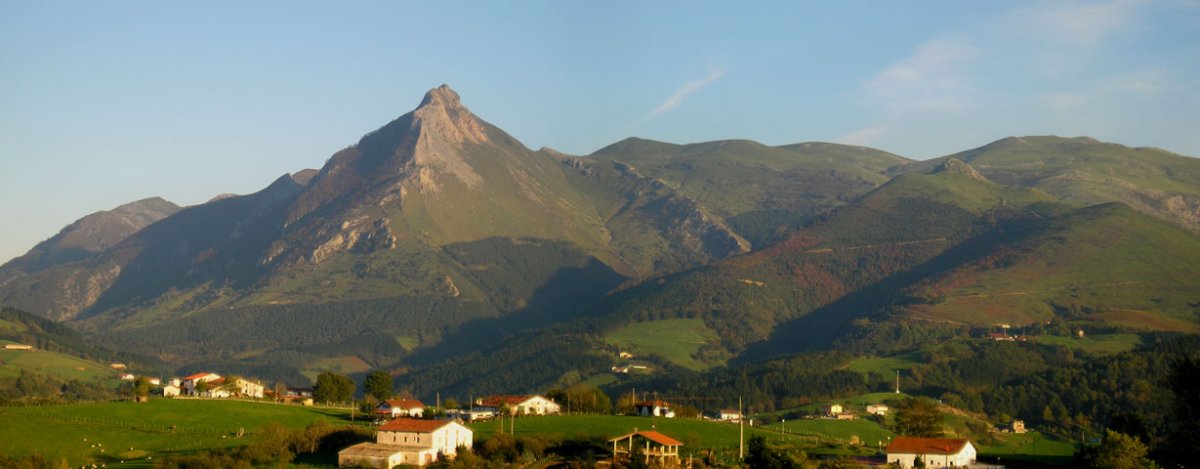 Aralareko mendilerroa Lazkaomenditik ikusita