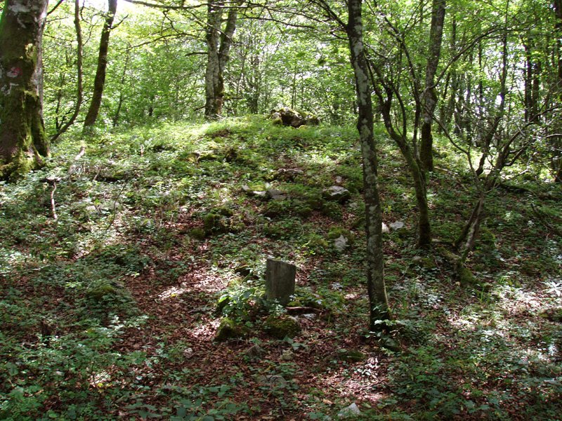 Ilunbetako Arrate, tumulua eta txapa adierazgarria