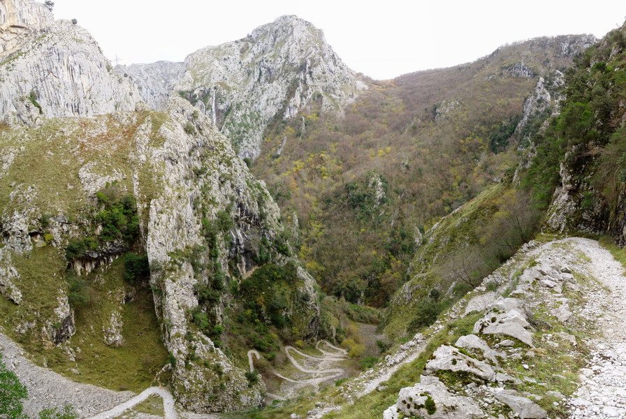 Bideko pasarte bat, La Bargona eta Balcón de Pilatos artean