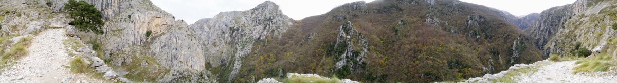 Urdón eta Tresviso arteko bidearen erdialdeko puntu batetatik 360ºtako ikuspegia