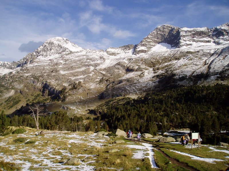 Salbaguardia eta La Mina hegoaldetik ikusita