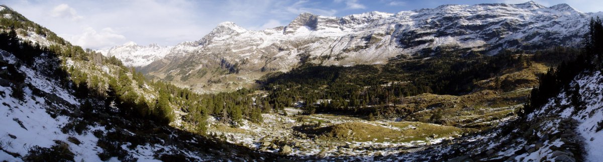 La Besurtatik La Renclusara igotzen den bidetik ikuspegi zabala
