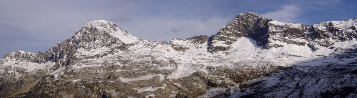 Salbaguardia eta La Mina hegoaldetik ikusita