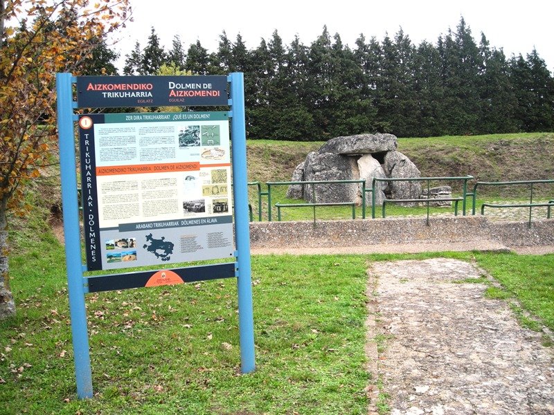 Aitzkomendi  trikuharria