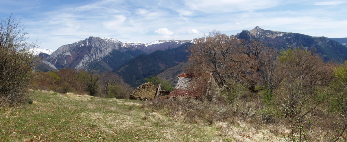 Borda baten hondakinak Saitsederrako bidean