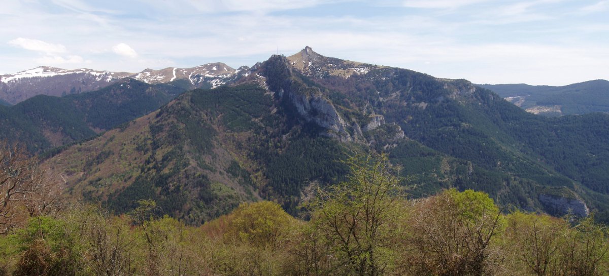Larratzako itxura beldurgarria mendebaldetik